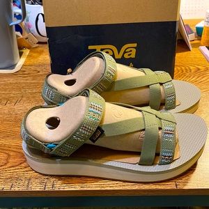 Teva Women’s Midform Arivaca Sandals. size 10